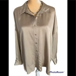 Last Chance! Eileen Fisher textured silk silk blouse sz l